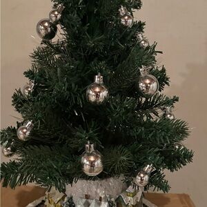 Thomas Kinkade Fiber Optic Musical Tree with Train